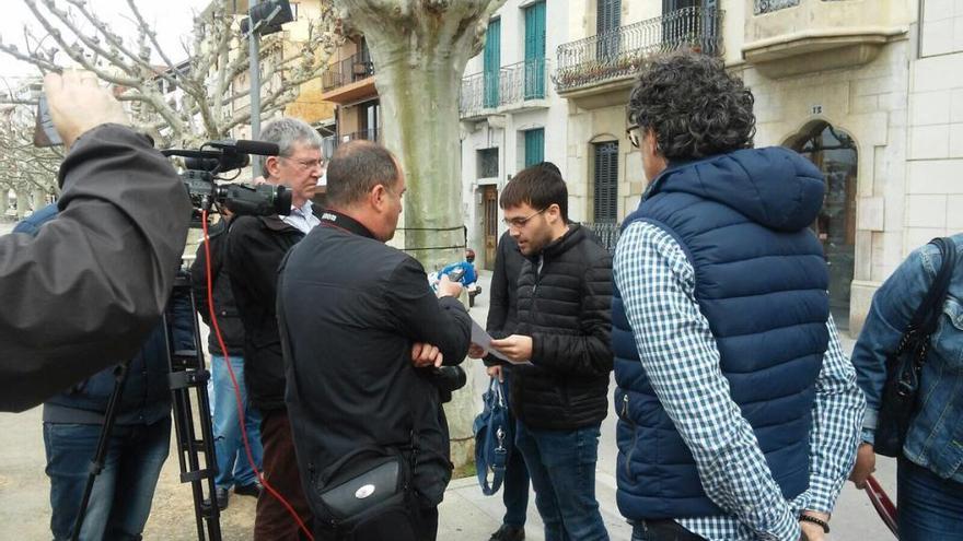 L&#039;oposició ha fet la roda de premsa a peu dret.