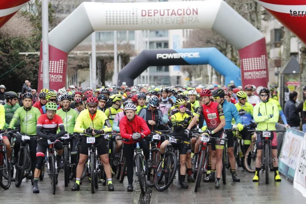 Más de 700 ciclistas tomaron en la mañana de este domingo la salida en Montero Ríos rumbo a Fornelos de Montes.