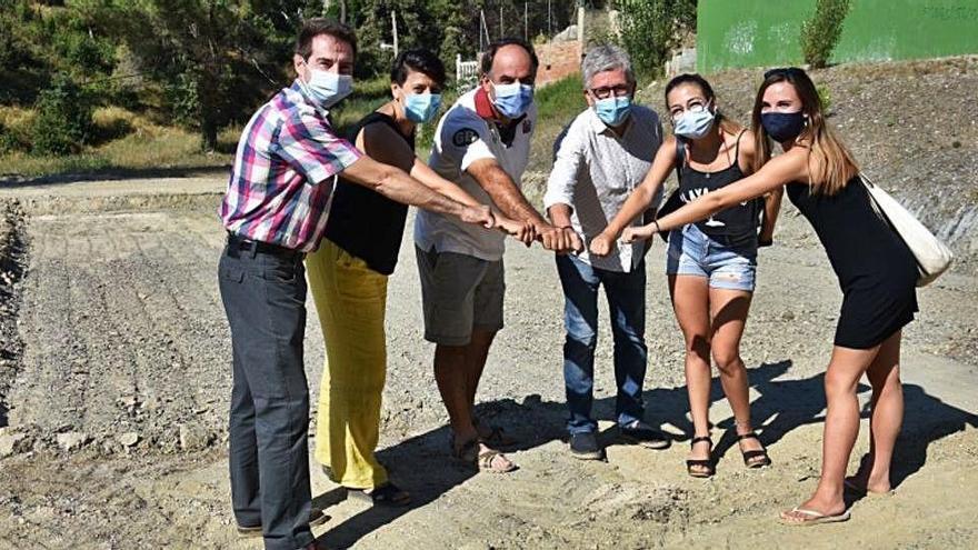 Representants de tots dos ajuntaments, als terrenys on s&#039;actua