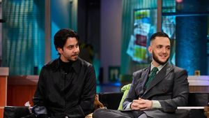 Yerai Cortés (izq.) y C Tangana (der.) presentan la película La guitarra flamenca de Yerai Cortés en La Revuelta.