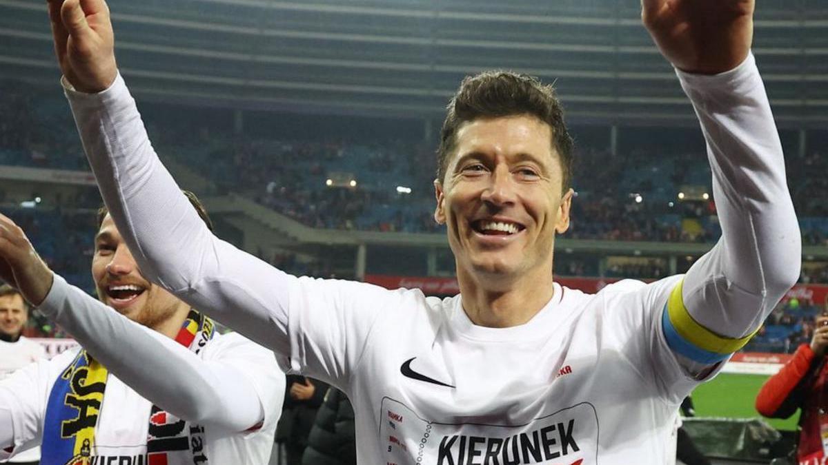 Lewandowski celebra la clasificación de Polonia. |  // REUTERS