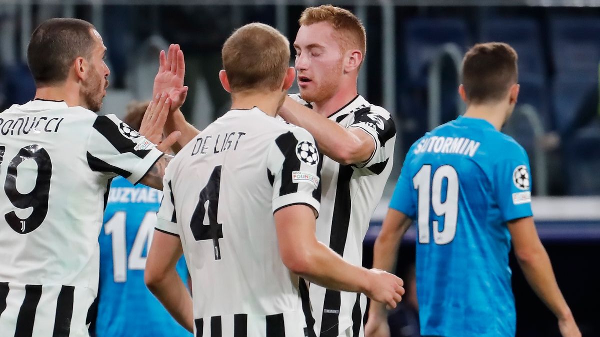 Kulusevski y De Ligt celebrando el tanto de la Juventus