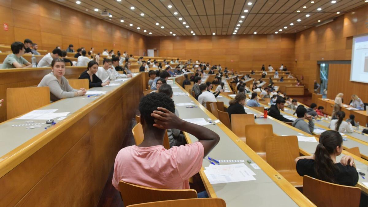 Estudiantes en la prueba de selectividad.