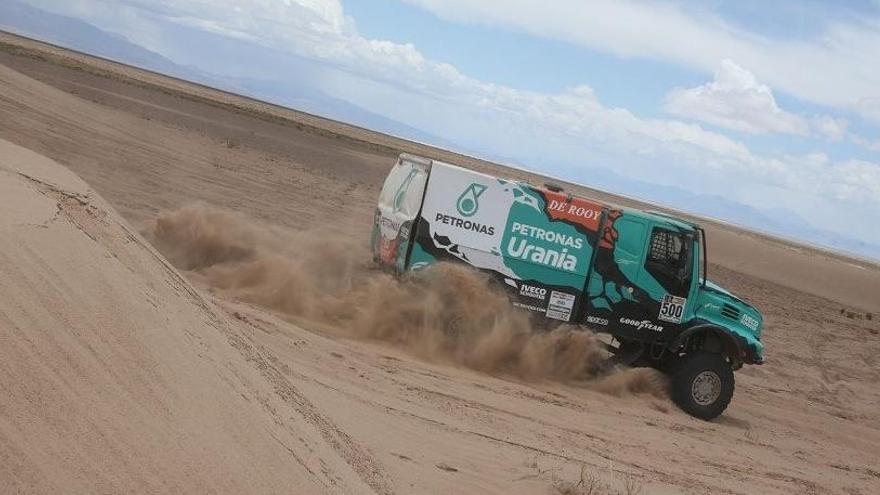 El camió de De Rooy i Torrallardona torna a manar al ral·li Dakar