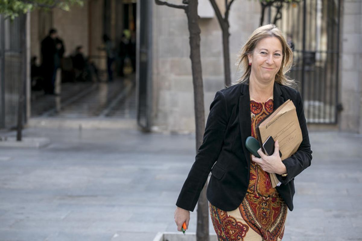 Neus Munté a l’arribar a la reunió del Govern al Palau de la Generalitat. 