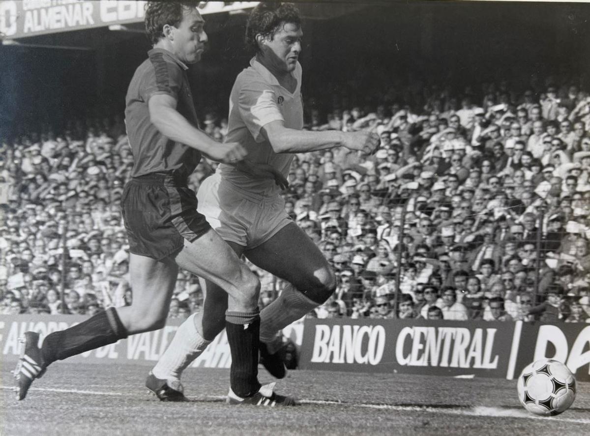 Manolo Botubot, en Mestalla, en el partido contra Osasuna de 1980