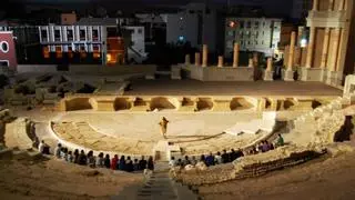 'El Teatro bajo la luz de la luna': Este mes de junio vuelven las visitas nocturnas al Teatro Romano