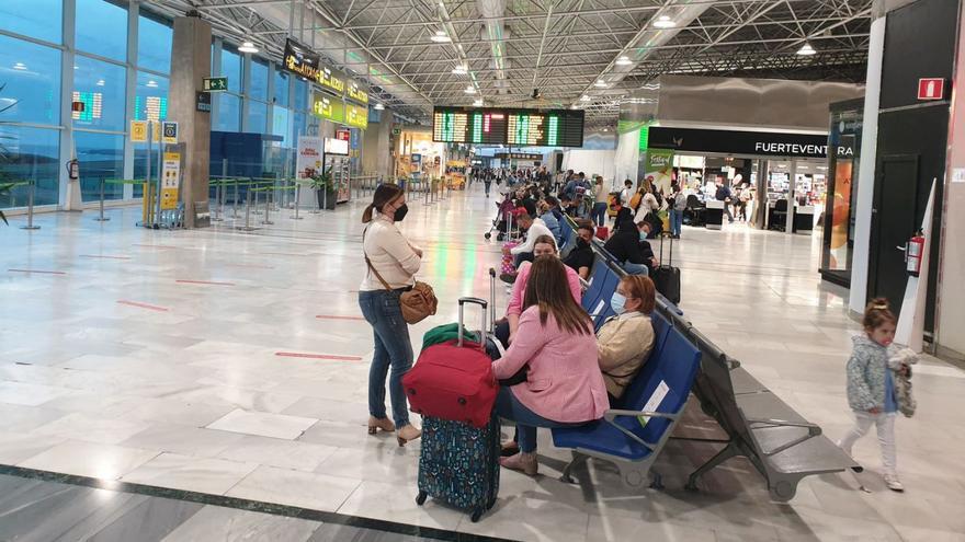 Interior del aeropuerto de Fuerteventura. | | LP/DLP