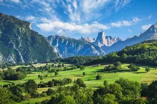 Parece Dolomitas, pero es España: el paisaje montañoso más espectacular de Europa