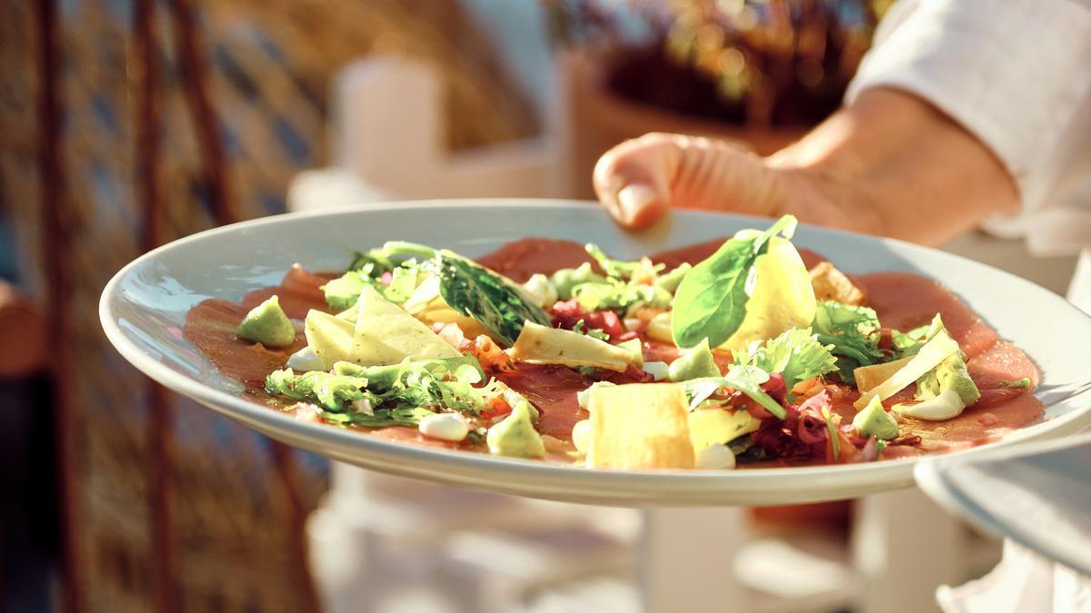 Una gastronomía cuidada al detalle en el Restaurante El Faro, perfecto para cenar en Ibiza.