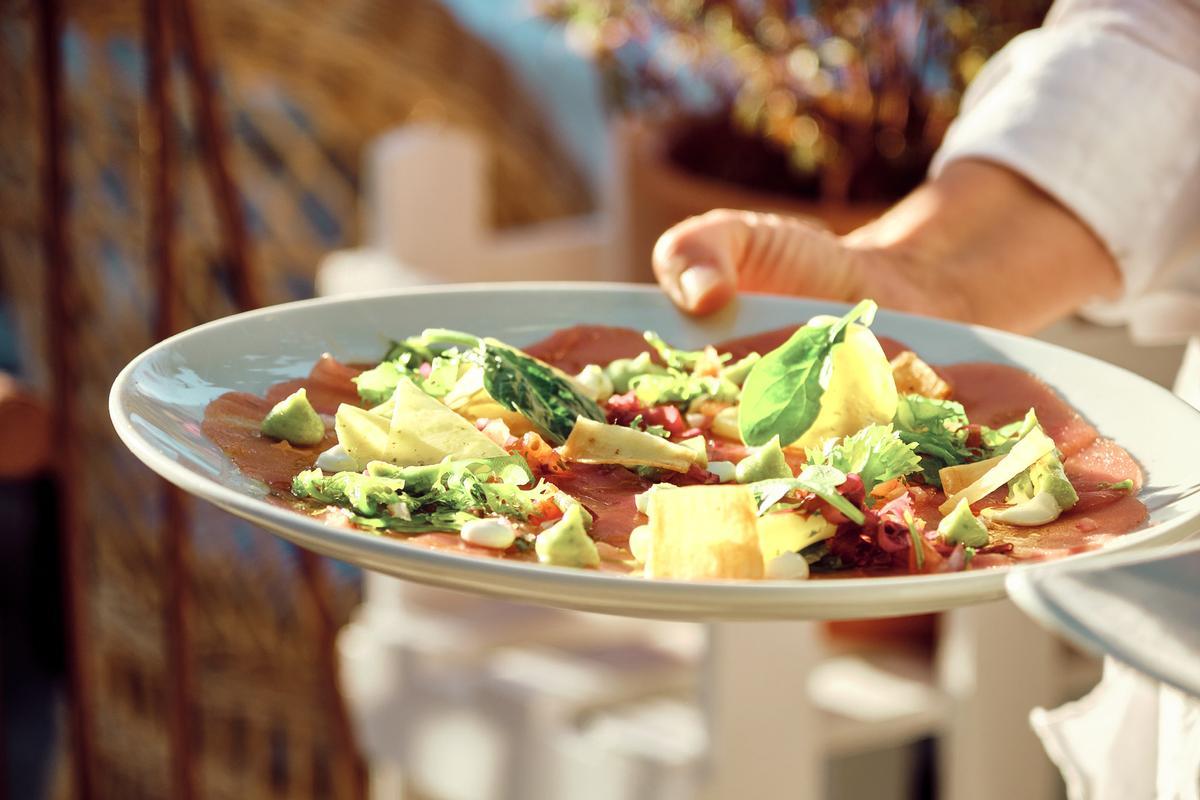 Una gastronomía cuidada al detalle en el Restaurante El Faro, un lugar perfecto para cenar en Ibiza.