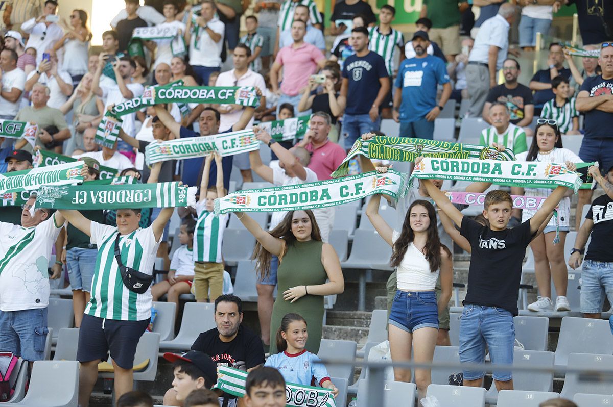 El Córdoba CF - Cádiz del Trofeo Puertas de Córdoba, en imágenes