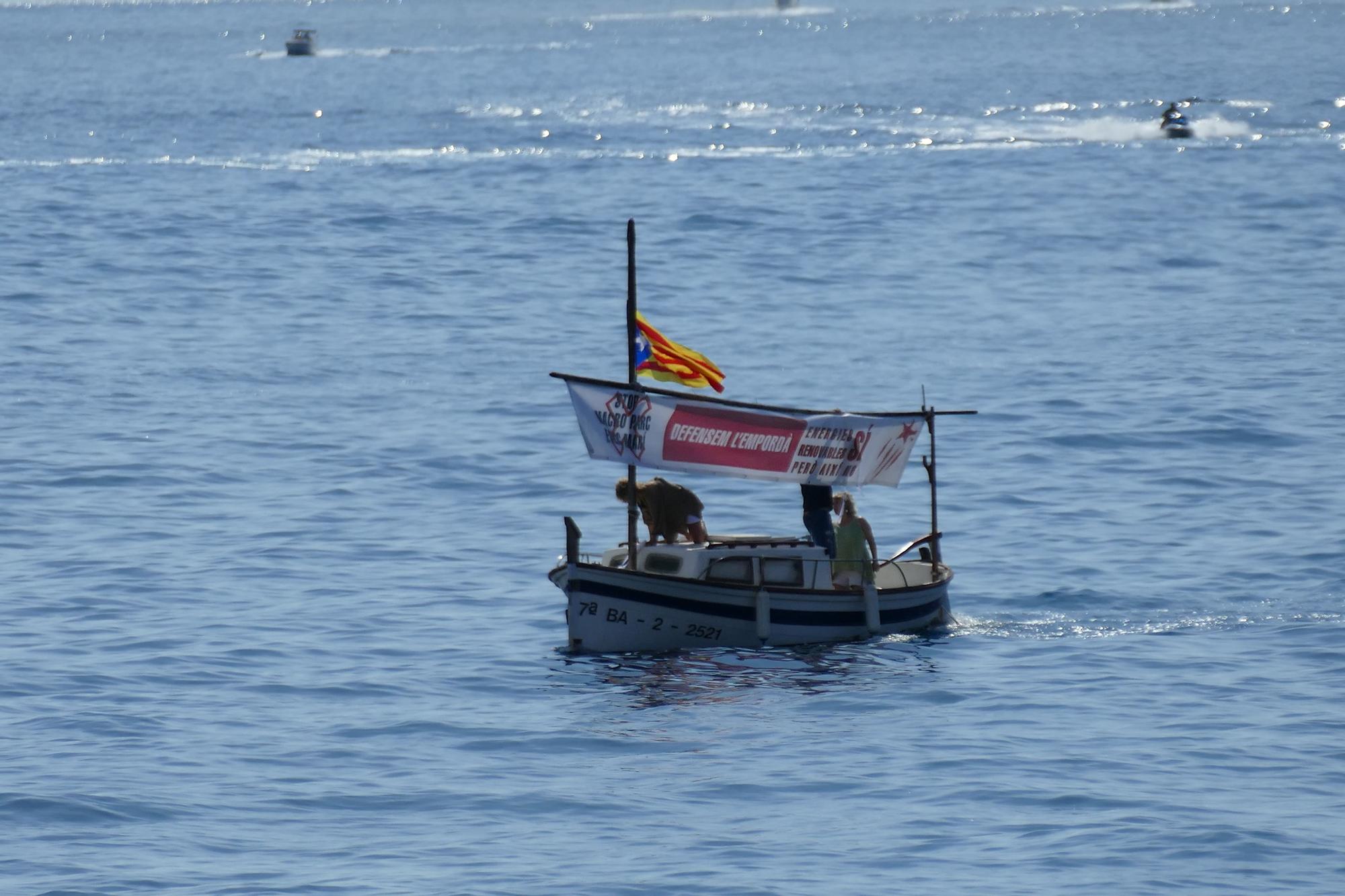 L'Escala rep de manera multitudinària a la Verge del Carme