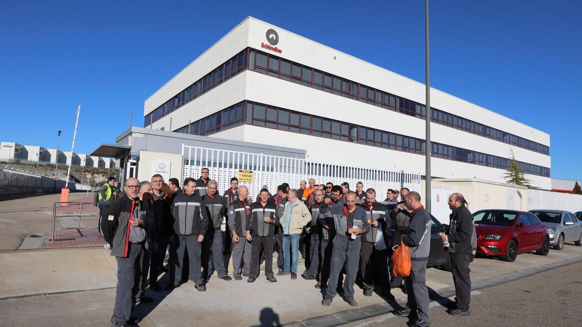 Protesta de trabajadores de la ahora cerrada fábrica de Schindler en el polígono Empresarium, en 2020.
