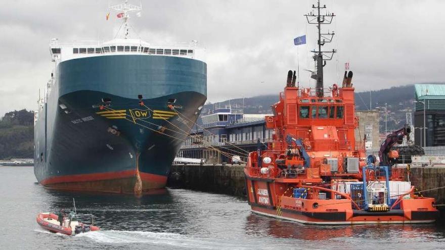 El &quot;Baltic&quot; amarra hoy en Bouzas tras su reparación en la Estación Marítima. / R. GROBAS