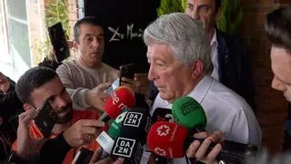 Enrique Cerezo, presidente del Atlético, avisa al Barça: "Os estáis pasando un poquito con Julián Álvarez"