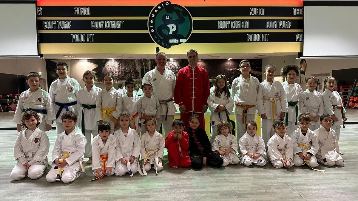 Integrantes del Club Taiji Quan Asturias de Arriondas (Parres).