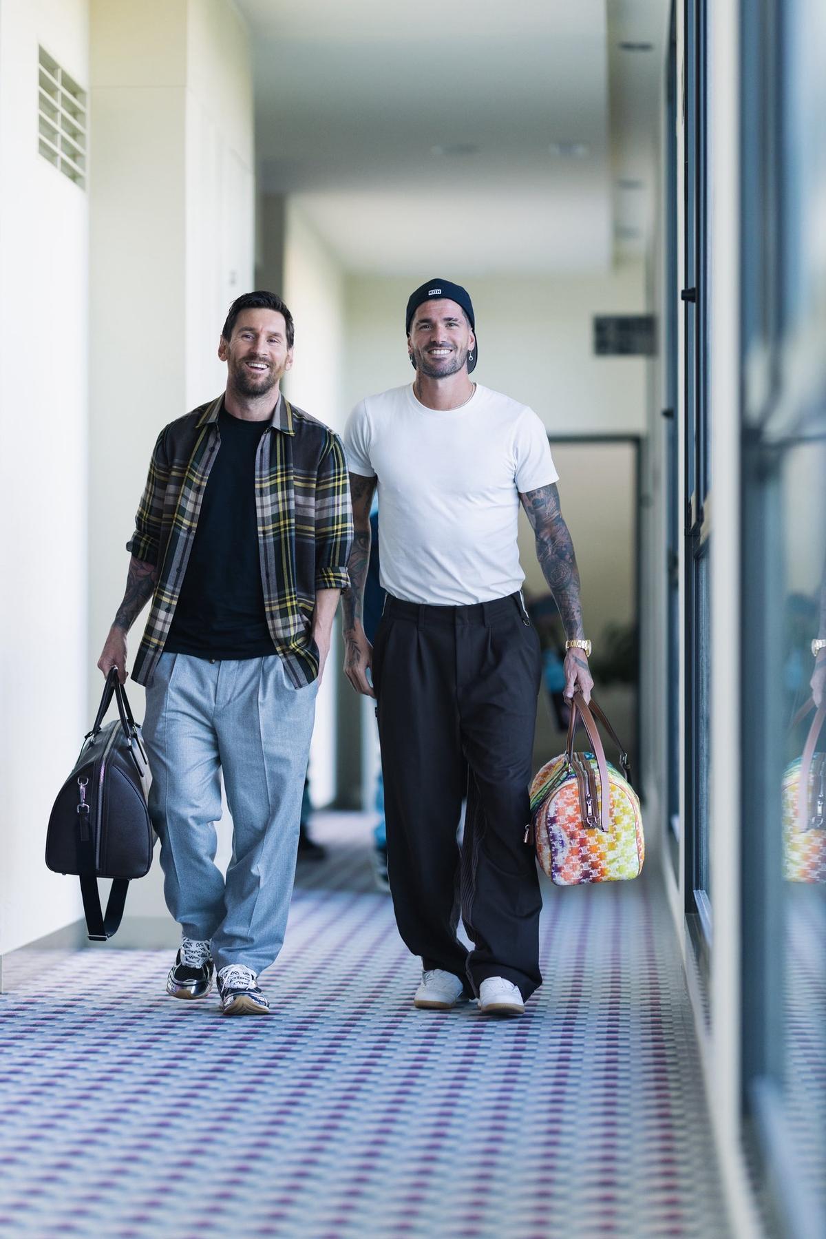 Leo Messi y Rodrigo de Paul llegan a La Finca Resort, en Algorfa (Alicante) para la concentración.