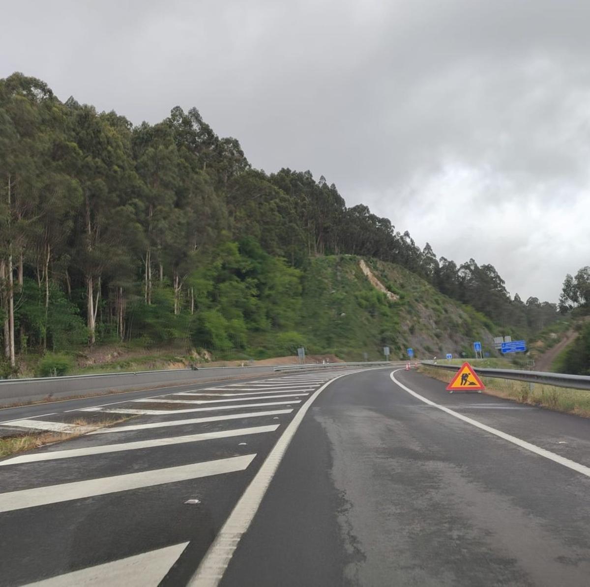 El carril, ayer, con el paso permitido. | SANTOS ÁLVAREZ