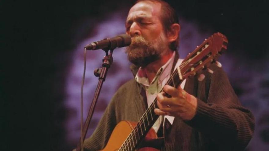 Un libro y música en directo para recordar la figura de Pablo Guerrero en Mérida