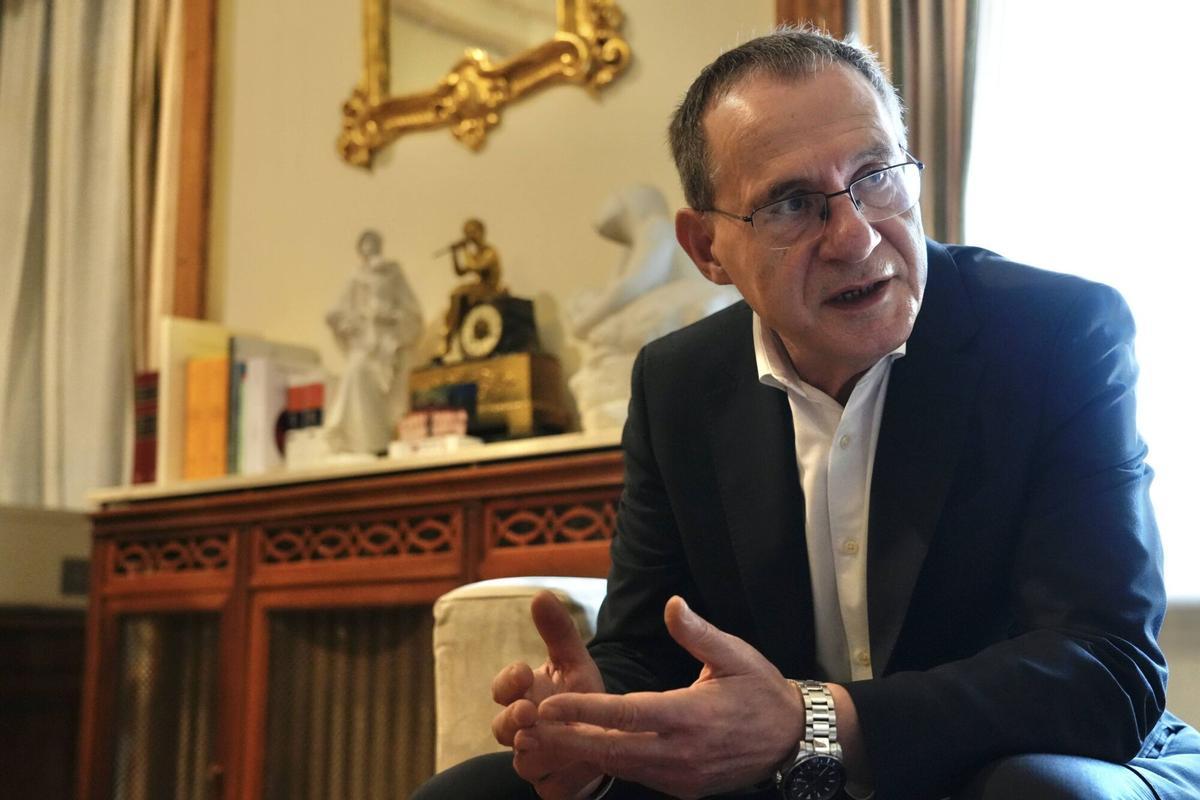 Entrevista subdelegado, en despacho de Ángel Blanco.