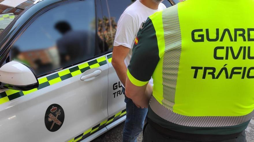 Multado con 200 euros por ciruclar a la velocidad permitida e incorporarse a la carretera: la Guardia Civil extrema la viglancia por lo ocurrido con la R-1