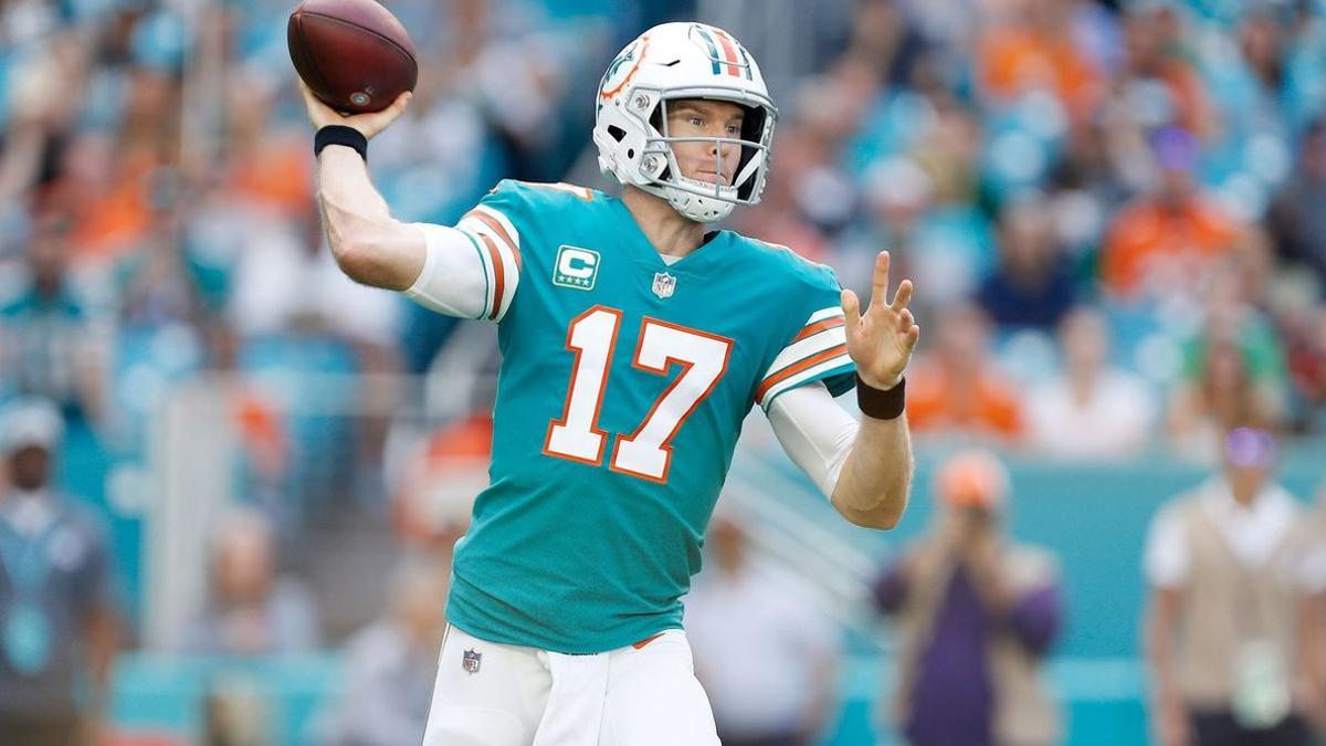 Ryan Tannehill consiguió más de 20 yardas en la campaña regular con los Dolphins