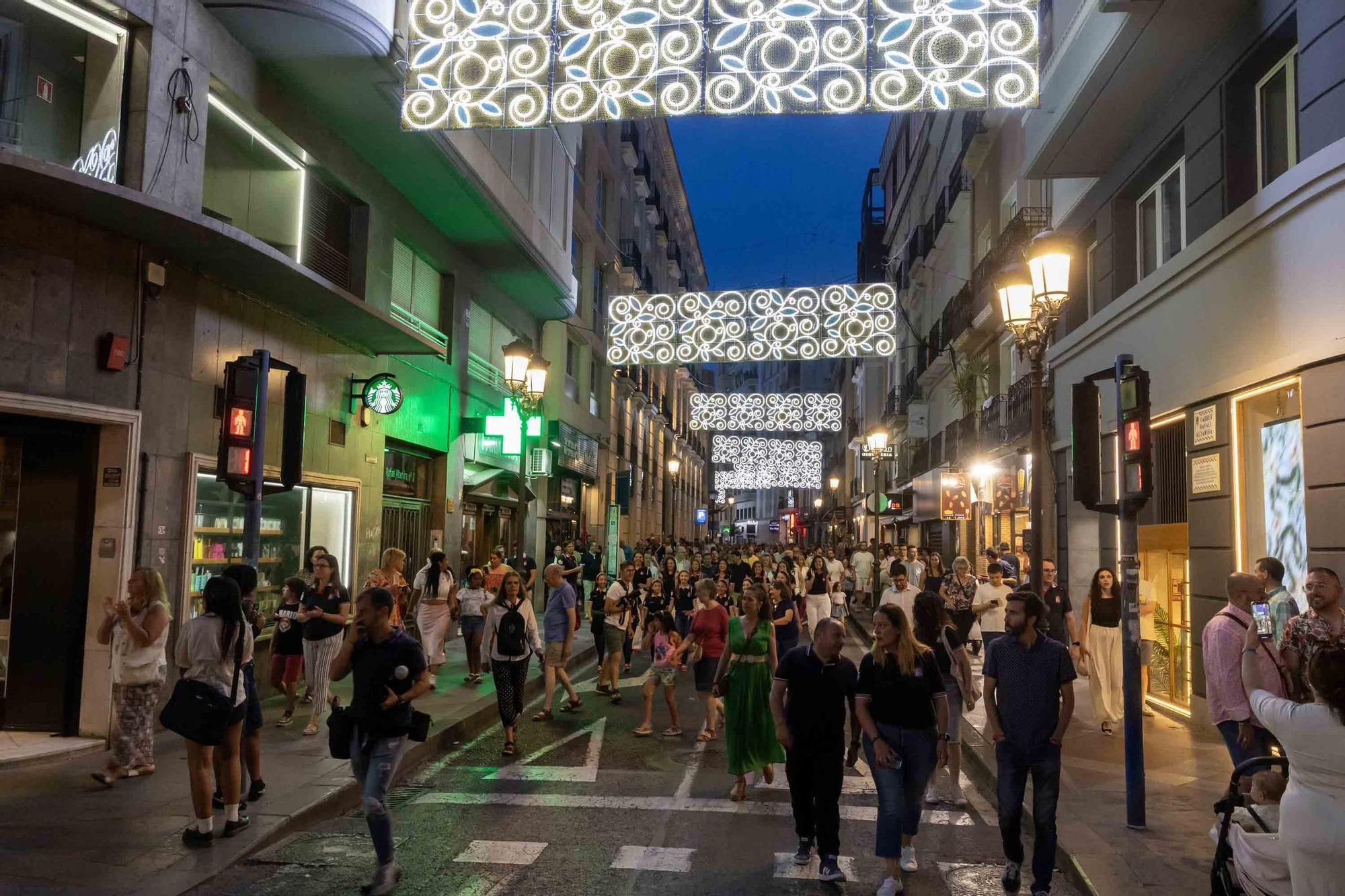 Alicante enciende las Hogueras 2025