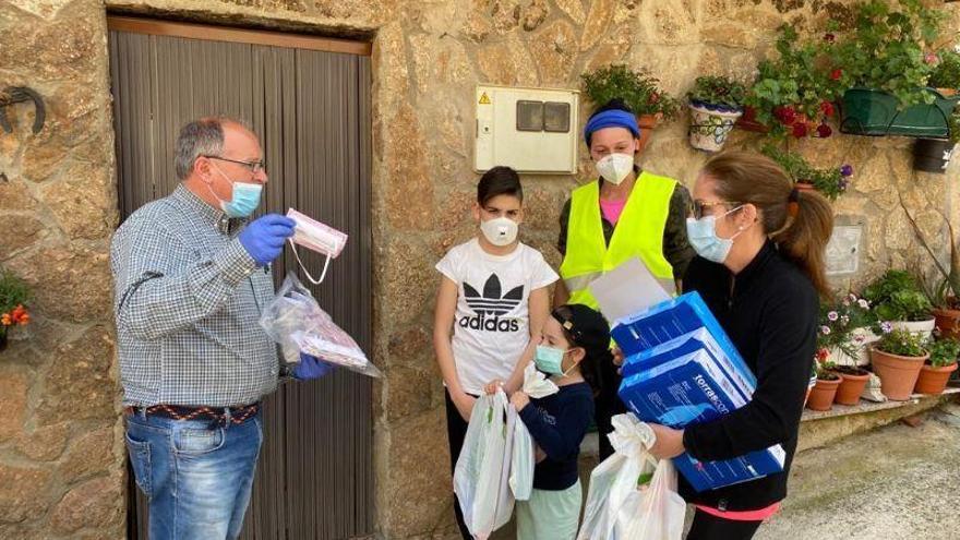 El Ayuntamiento de Cuacos de Yuste reparte mascarillas para los vecinos