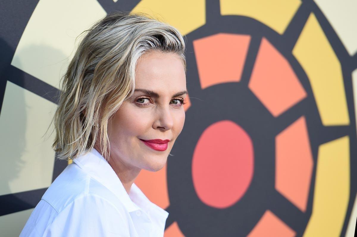 Charlize Theron presume de melena rubia en un evento de 'Fast & Furious'