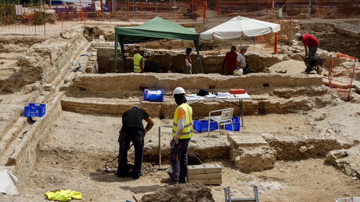 Trabajos en la plaza del Angel. 