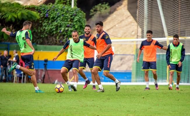 Entrenamiento de la UD Las Palmas en Barranco ...