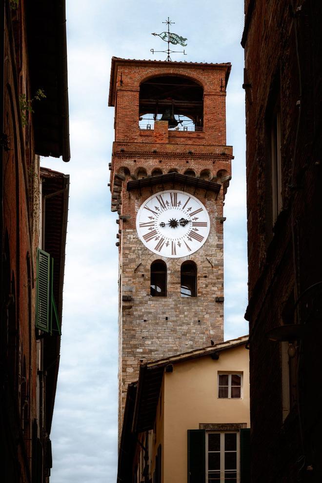 Torre delle Ore Lucca Italia