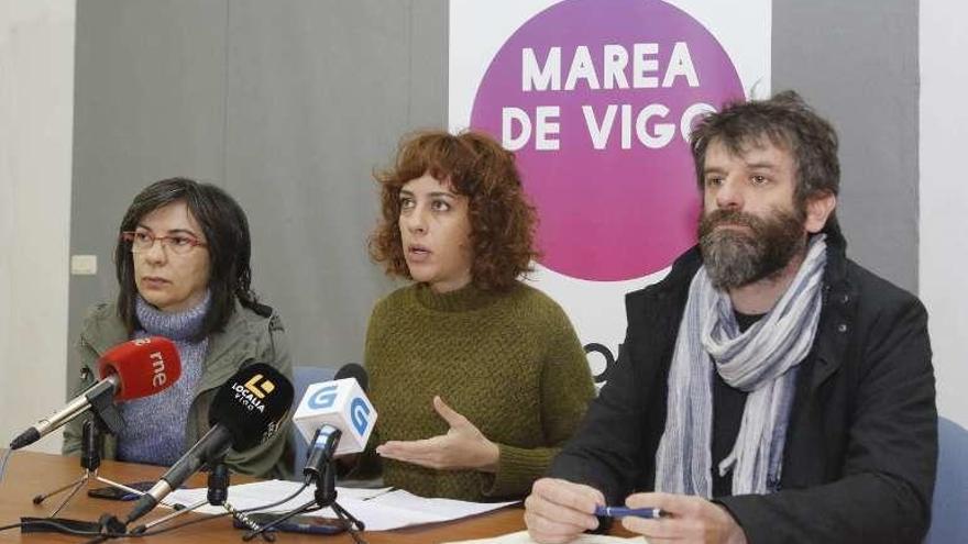 Alexandra Fernández, entre Margarida López y Xosé Lois Jácome. // A.V.