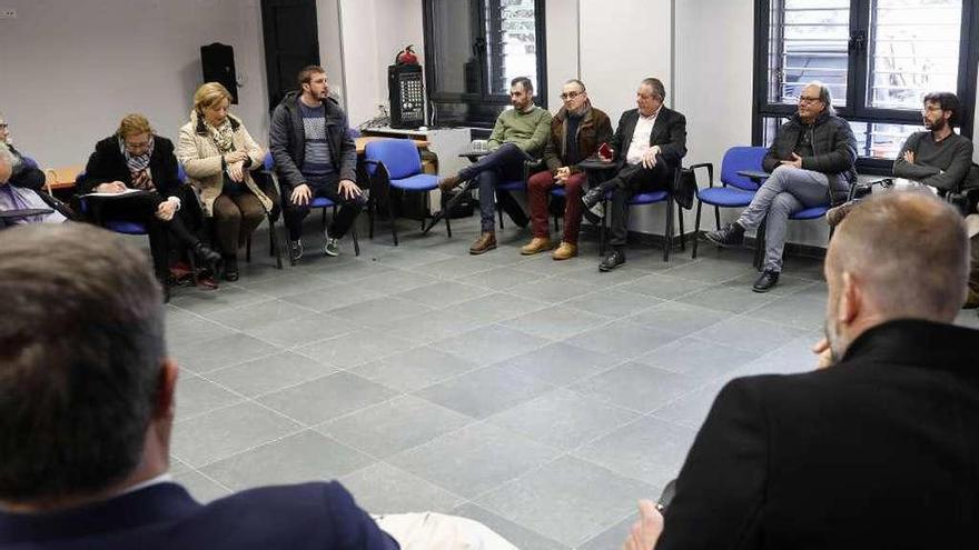 Reunión de la plataforma del plan de vías celebrada ayer en Gijón.