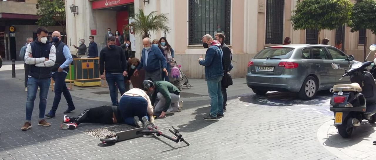 Uno de los accidentes con heridos en Gandia, en este caso de marzo del año pasado, en los que se vio implicado un patinete y un coche.           | LEVANTE-EMV