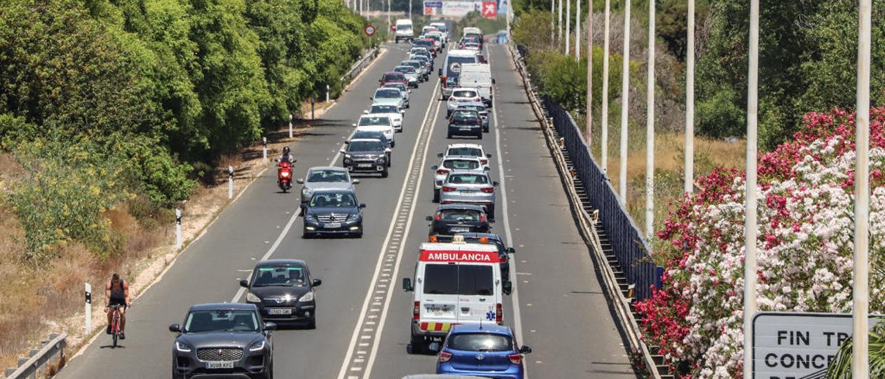 Imagen de esta semana de una retención junto al tramo de concentración de accidentes.