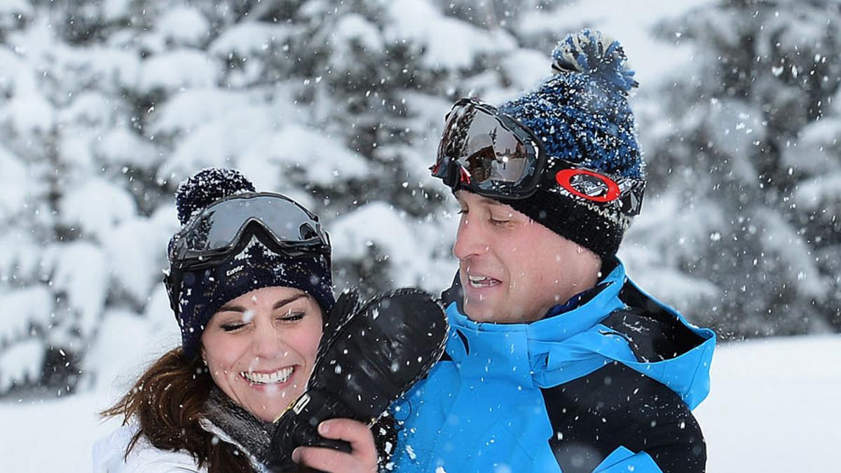 Kate Middleton, Guillermo y sus hijos, Charlotte y Jorge en la nieve