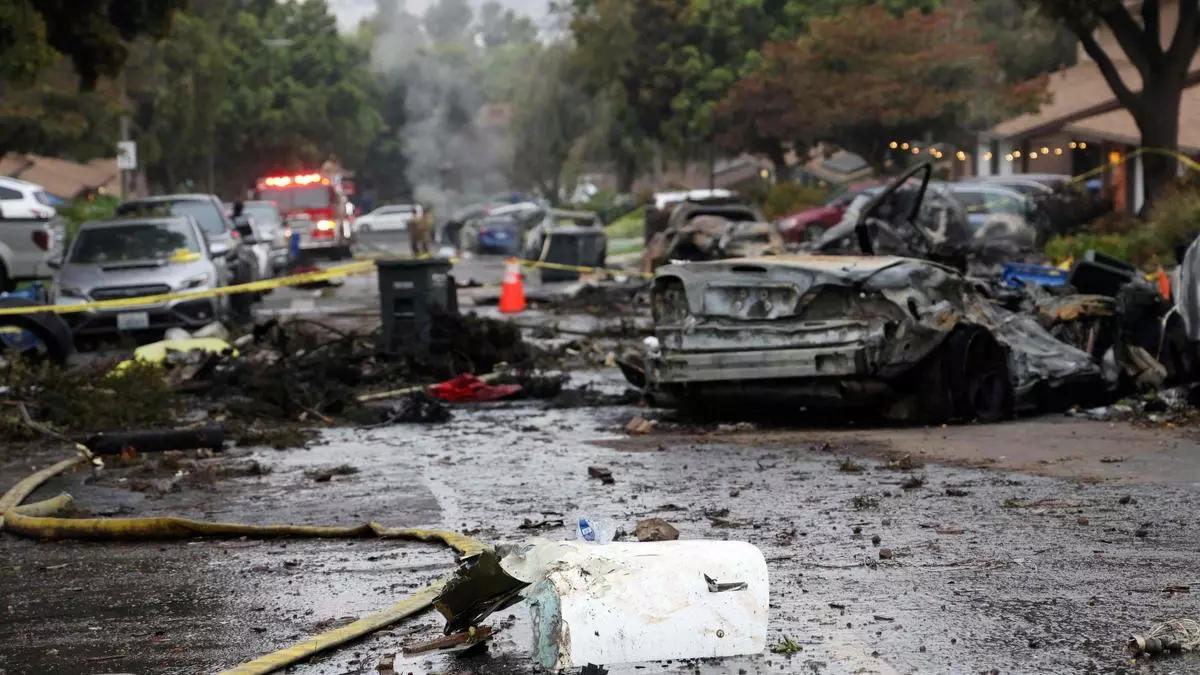 Varios muertos al estrellarse una avioneta en una zona residencial de San Diego, en California