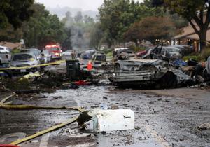 Una avioneta s’estavella en una zona residencial de San Diego, a Califòrnia