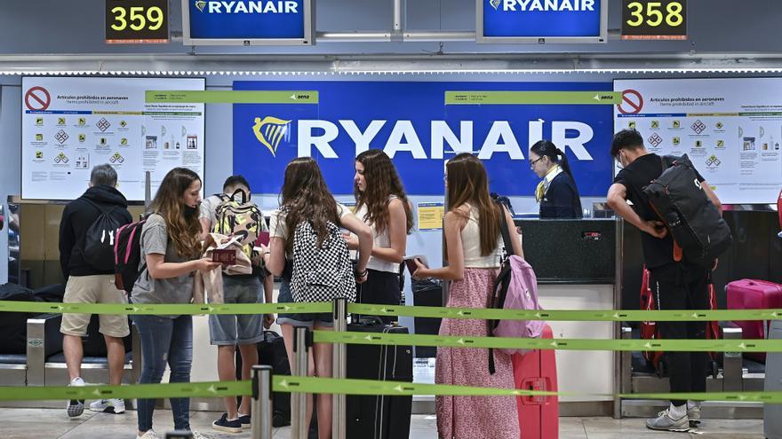 El balance de dos meses de huelgas en Ryanair: 353 cancelaciones de vuelos y más de 6.000 retrasos