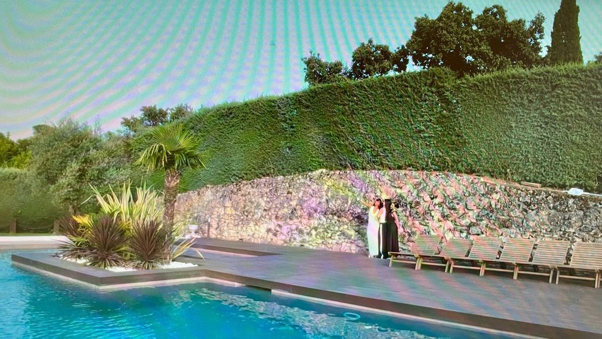 La espectacular piscina de Aitana en su casa de Madrid