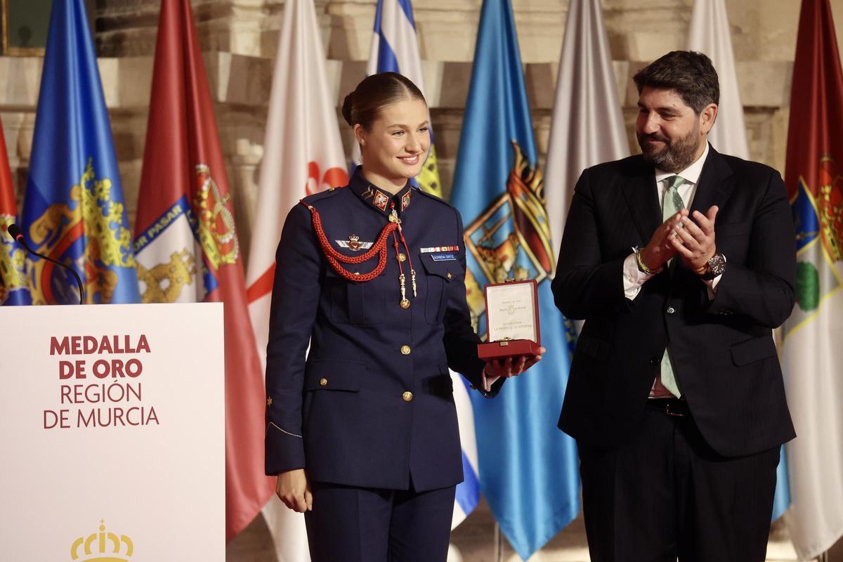 Imágenes de la entrega de la Medalla de Oro de la Región a la princesa Leonor