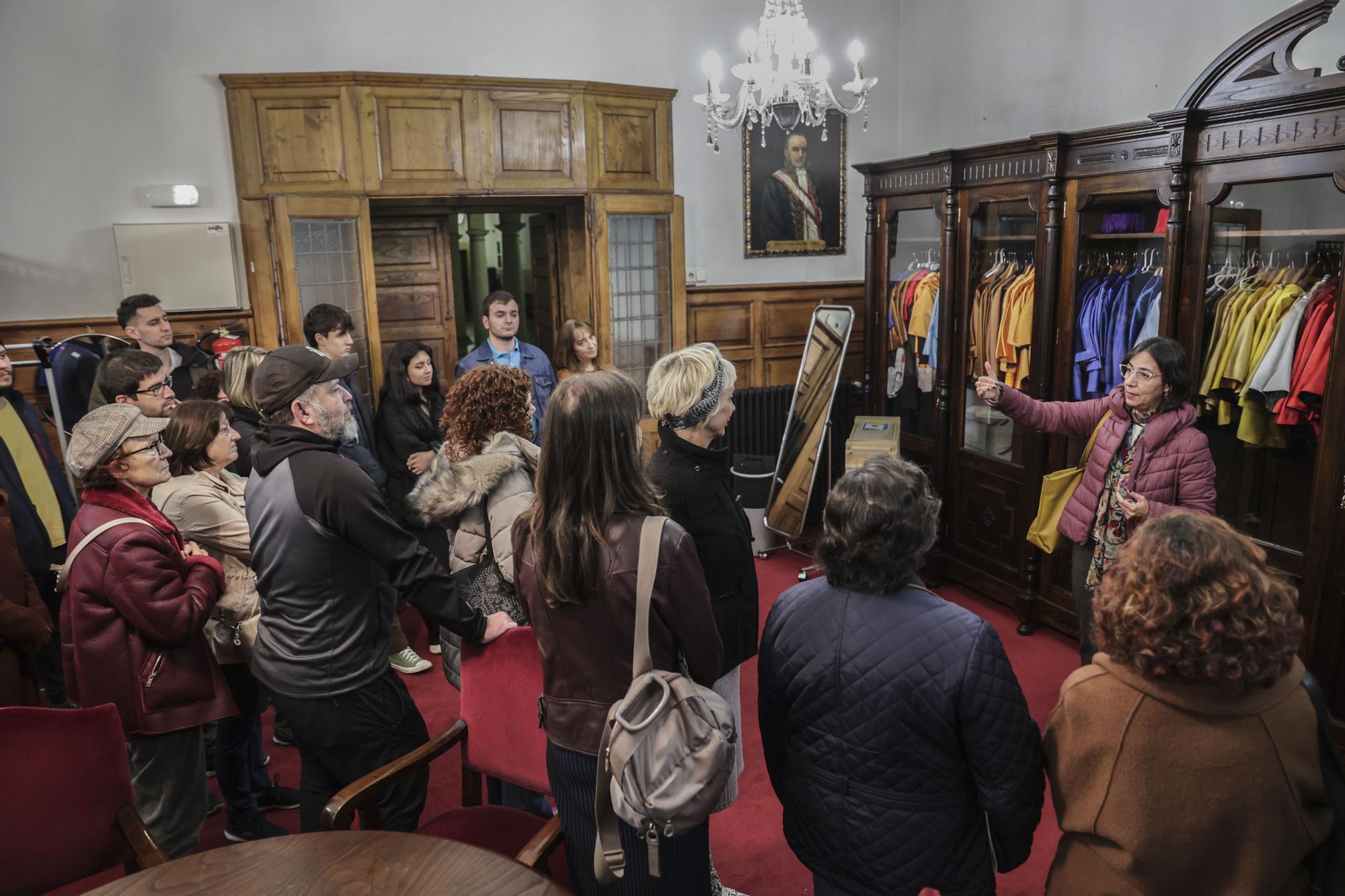 EN IMÁGENES: Los tesoros de la Universidad de Oviedo salen a la luz