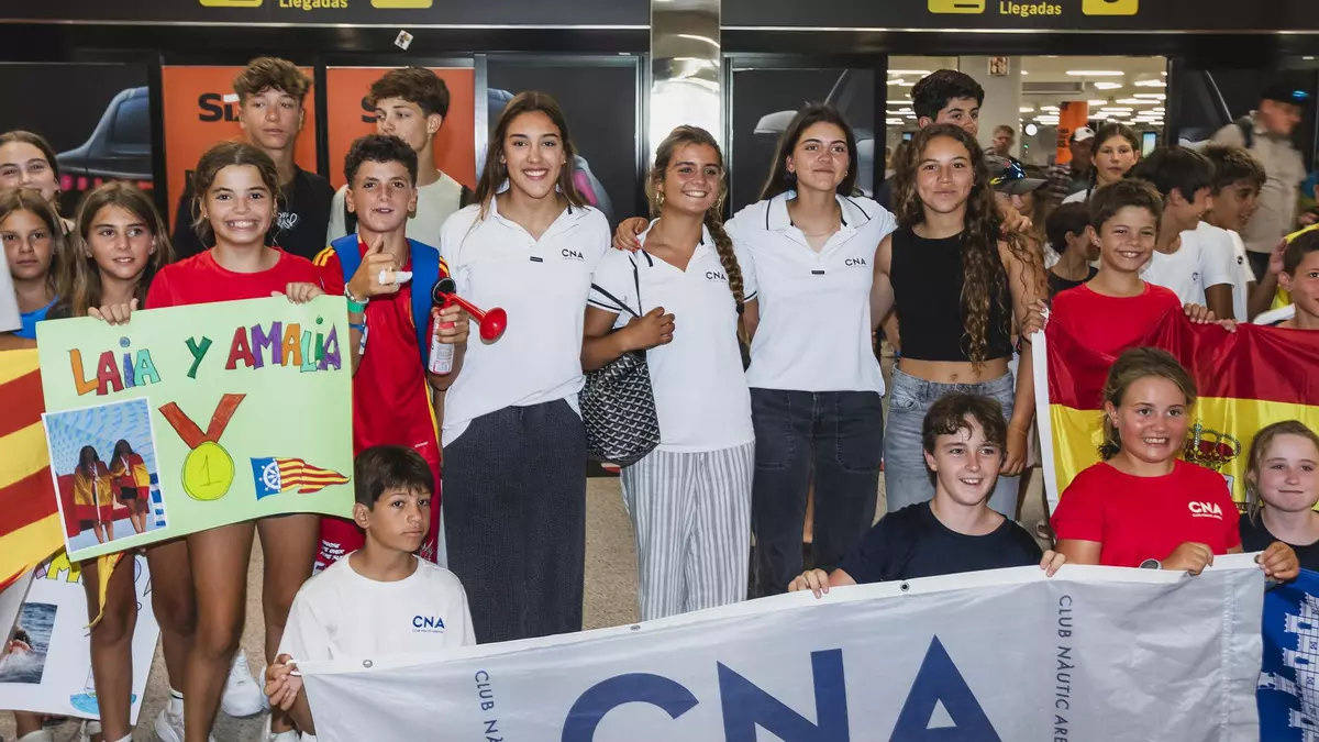 Recibimiento de oro a las campeonas del mundo de 420