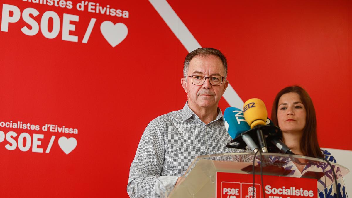 Josep Marí Ribas e Irantzu Fernández, esta mañana en rueda de prensa en la sede de Ibiza