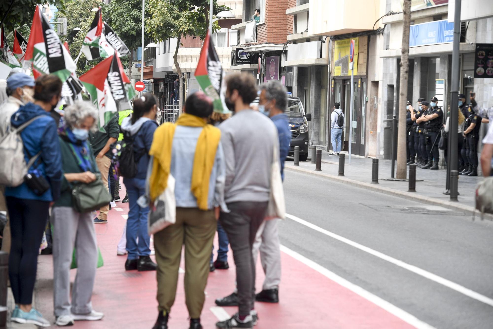 Manifestación de saharauis frente al Consulado de Marruecos