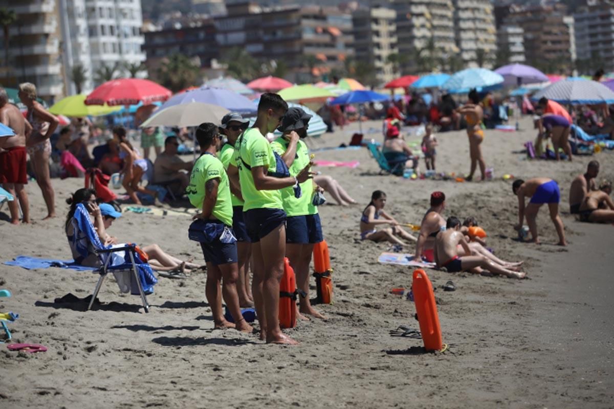 Los cordobeses regresan a las playas de Fuengirola ante la nueva normalidad