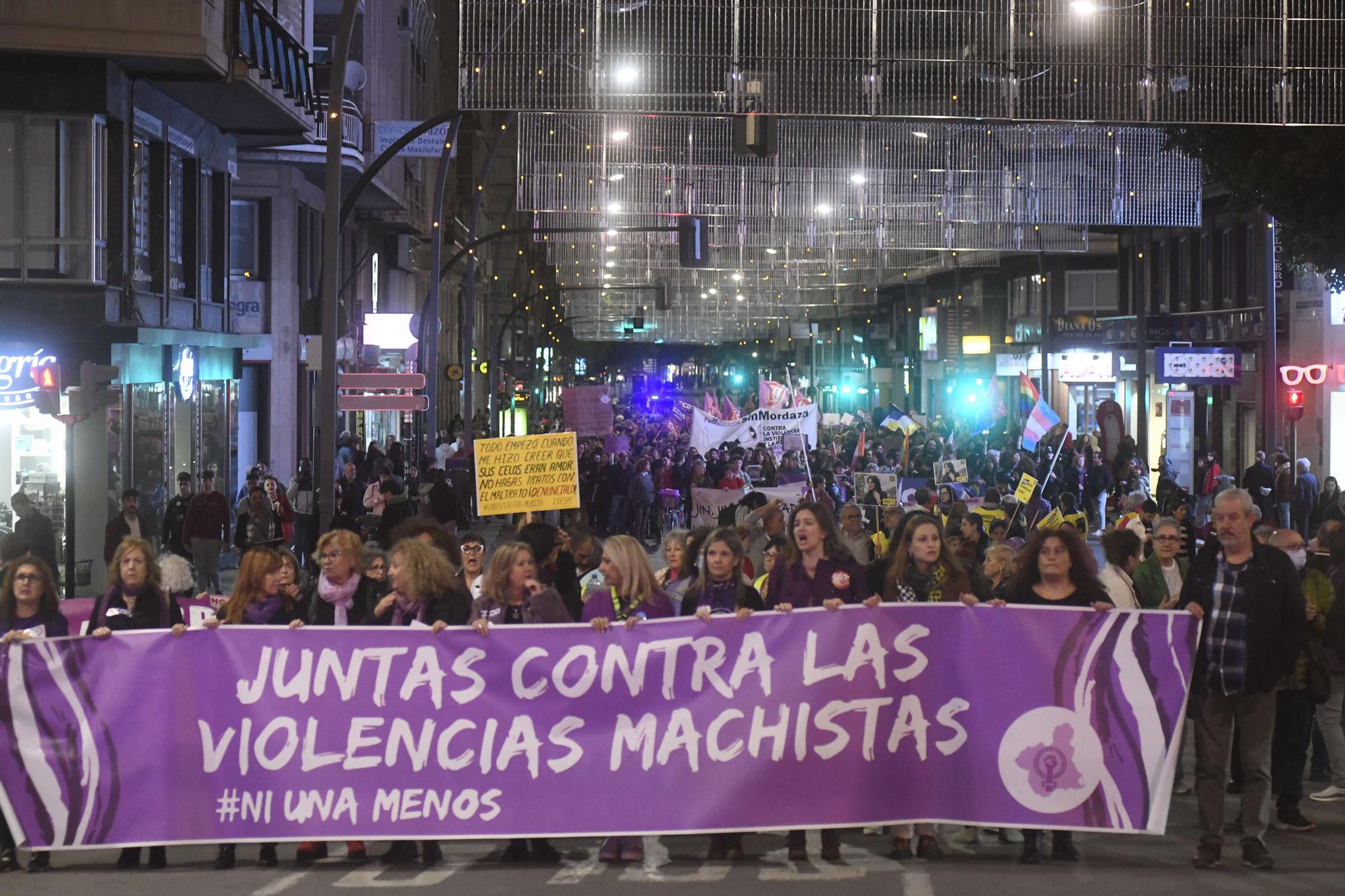 Las imágenes de la manifestación contra la violencia machista en Murcia