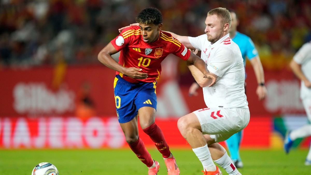 Lamine, con el 10 ante Dinamarca